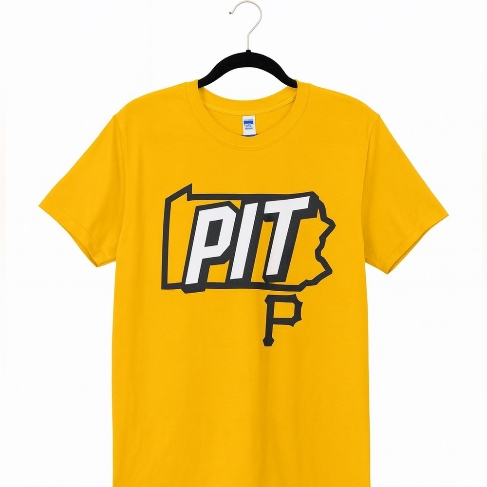 Pittsburgh Pirates MLB Genuine Merchandise Large Yellow Short Sleeve T-Shirt.